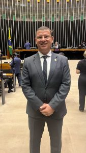 Dinho Papaléguas requer emendas para esporte e segurança pública em Brasília