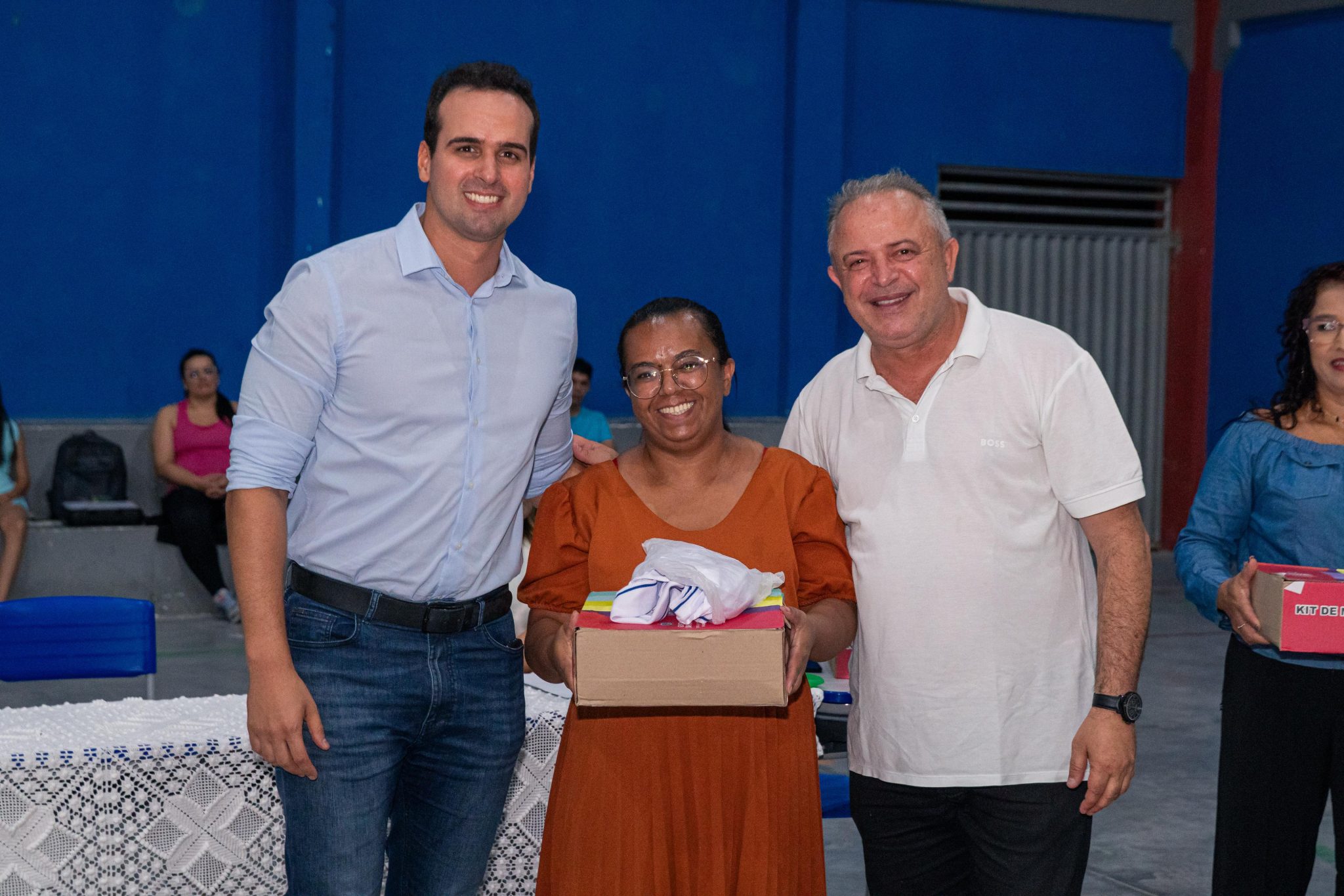 Vereador Anderson Pila acompanha vice-governador em entrega de kits escolares no Estadual de Santa Rosa
