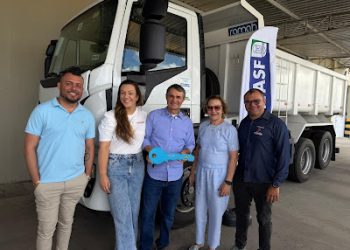 Deputado Romero Rodrigues entrega caminhão caçamba à cidade de Guarabira e anuncia novos investimentos