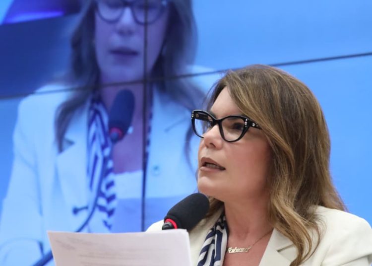 Secretária de Ciência, Tecnologia e Inovação, Fabiana Gomes, visita UNINASSAU para discutir futuras parcerias Secretária de Ciência, Tecnologia e Inovação, Fabiana Gomes, visita UNINASSAU para discutir futuras parcerias