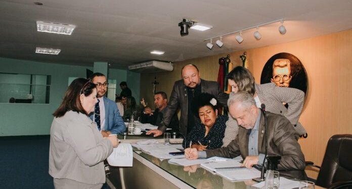 Parlamentares debatem orçamento público e saúde municipal