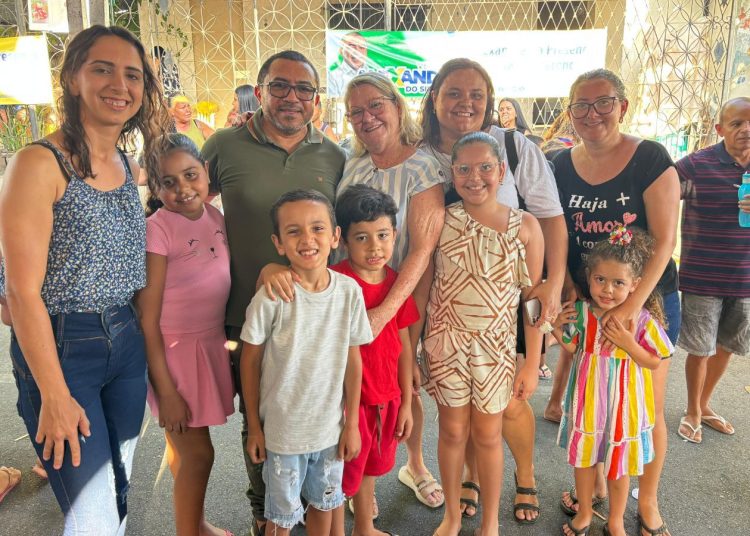 Ao promover 13ª Festa das Crianças no bairro onde nasceu, vereador se emociona e relembrada infância difícil