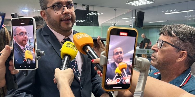 Projeto de Lei de Rafafá, sancionado pelo Poder Executivo, institui o Dia do Auxiliar de Serviços Gerais em Campina Grande Projeto de Lei de Rafafá, sancionado pelo Poder Executivo, institui o Dia do Auxiliar de Serviços Gerais em Campina Grande