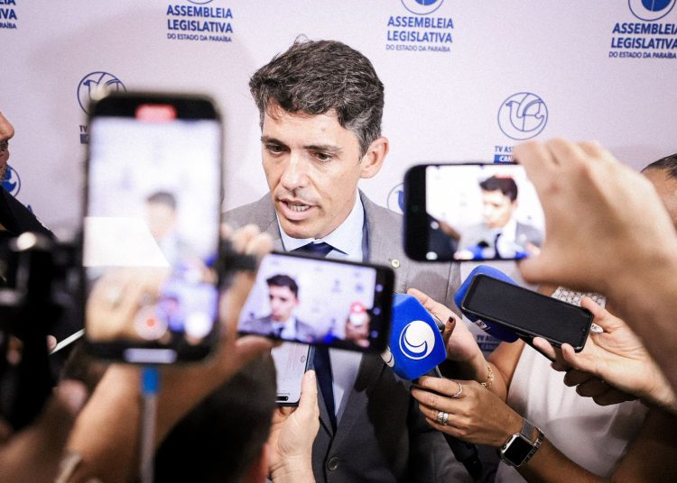 Tovar avalia saída do PSDB e critica falta de articulação de Fábio Ramalho Tovar avalia saída do PSDB e critica falta de articulação de Fábio Ramalho