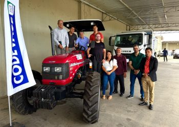 Deputado Romero Rodrigues entrega trator à cidade de Areial para fortalecer a agricultura local