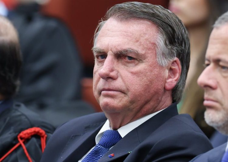 Moraes se declara impedido de julgar pedido de liberdade de Bolsonaro