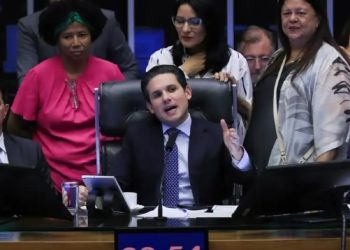 Câmara dá carta branca ao STF e limita ação de partidos pequenos: quem não atingir cláusula de desempenho fica fora do jogo