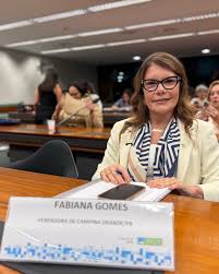 Fabiana Gomes defende acolhimento e visibilidade às mulheres na menopausa durante audiência em Brasília