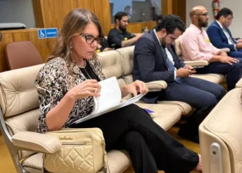 Campina em Brasília: secretária Fabiana Gomes participa de seminário de Inteligência Artificial no Congresso Nacional