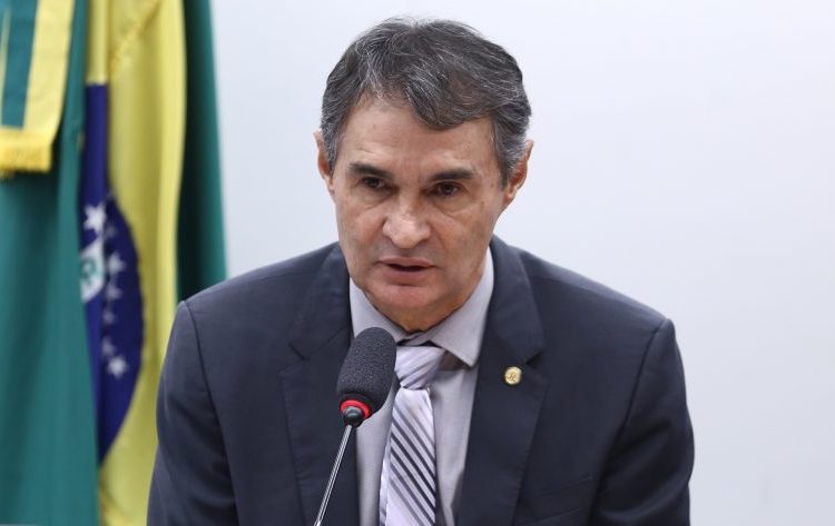 Comissão debate política nacional de atenção a mulheres na menopausa Comissão debate política nacional de atenção a mulheres na menopausa