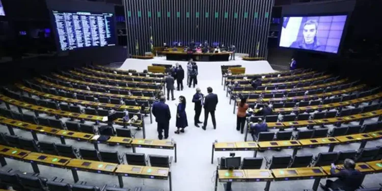 Câmara aprova repúdio a Lula por ofender o Congresso Câmara aprova repúdio a Lula por ofender o Congresso