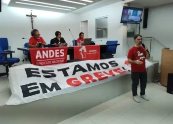 Sem fim: Professores da UEPB realizam assembleia e mantém greve da categoria