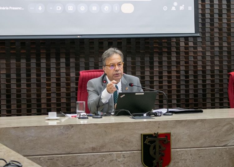 TCE-PB rejeita contas por excesso de contratações temporárias e presidente adverte prefeitos municipais TCE-PB rejeita contas por excesso de contratações temporárias e presidente adverte prefeitos municipais