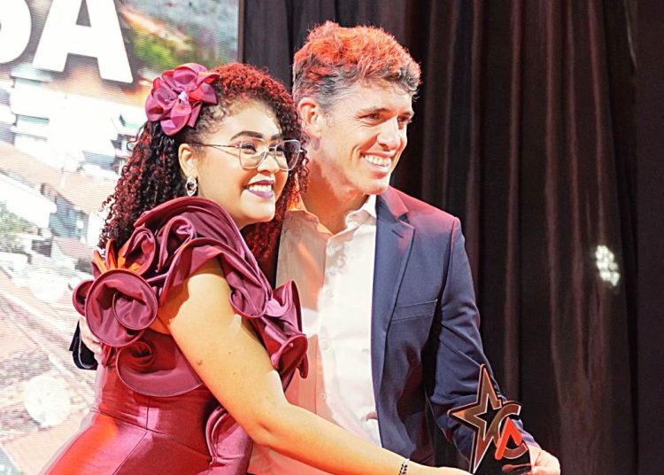 Tovar consolida atuação no Cariri e é premiado como o deputado referência da região