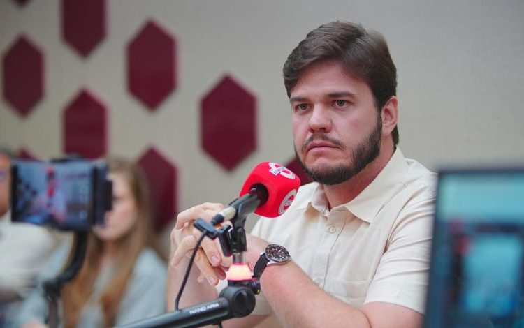 Bruno aponta e critica exemplos da “hipocrisia” da oposição e defende diálogo transparente na Câmara Bruno aponta e critica exemplos da “hipocrisia” da oposição e defende diálogo transparente na Câmara