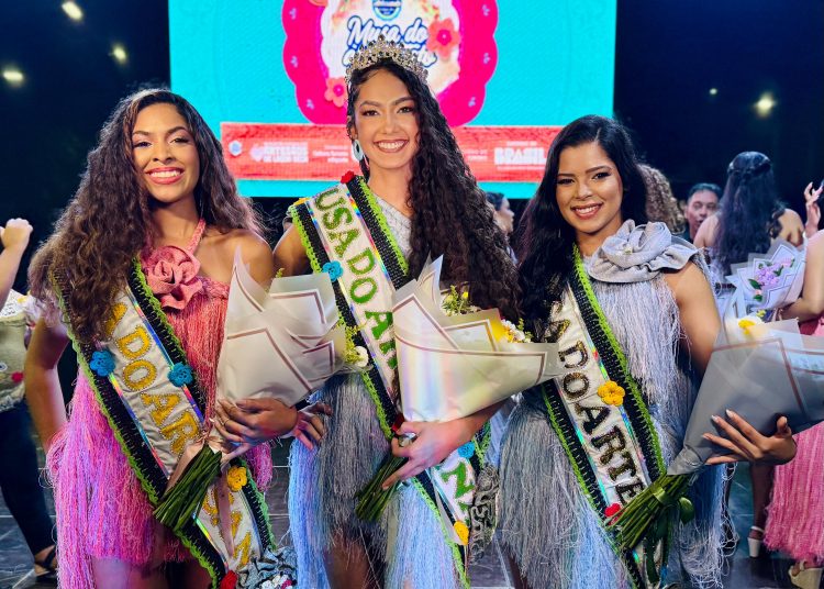 Tainá da Silva Araújo é eleita Musa do Artesanato 2025 e abre oficialmente a programação da Festa do Artesanato de Lagoa Seca