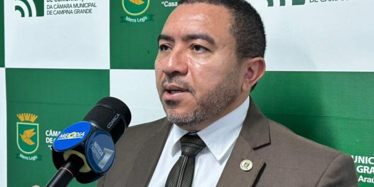 Projeto de Alexandre institui triagem médica completa para estudantes em Campina Grande Projeto de Alexandre institui triagem médica completa para estudantes em Campina Grande