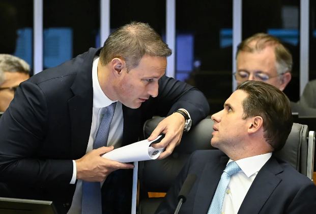 Sob pressão de governadores, Câmara adia votação do PL Antifacção Sob pressão de governadores, Câmara adia votação do PL Antifacção