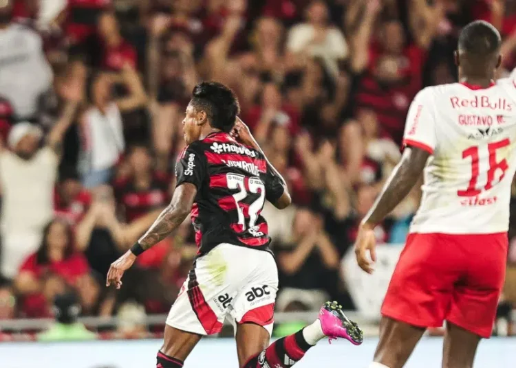 Flamengo aumenta chance de título após desbancar Palmeiras da liderança