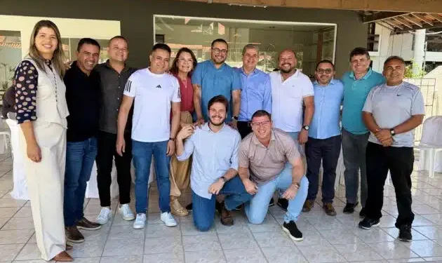 Vereador Plínio Gomes celebra novo momento da gestão de Bruno Cunha Lima na Prefeitura de Campina Grande Breno celebra novo momento da gestão de Bruno Cunha Lima na Prefeitura de Campina Grande