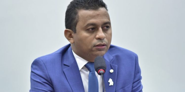 Comissão aprova provas adaptadas para estudantes com autismo ou déficit de atenção Comissão aprova provas adaptadas para estudantes com autismo ou déficit de atenção