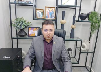 Vereador Márcio Guedes apresenta requerimento para manutenção de rua no bairro Pedregal em Campina Grande