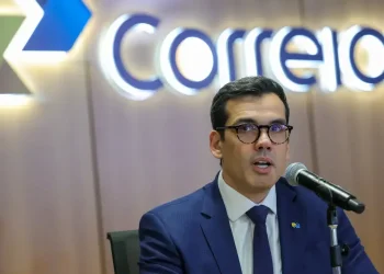 Correios vão demitir mais de 15 mil e fechar mil agências para conter rombo nas contas