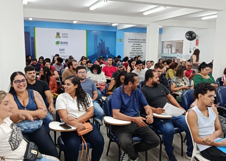Sine de Campina Grande registra grande movimentação no início da manhã desta segunda-feira Sine de Campina Grande registra grande movimentação no início da manhã desta segunda-feira