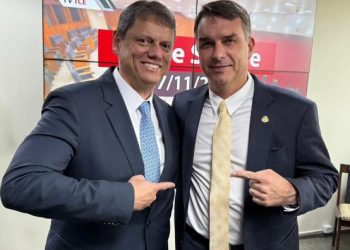 Flávio Bolsonaro celebra apoio de Tarcísio para 2026: “A esquerda treme!”