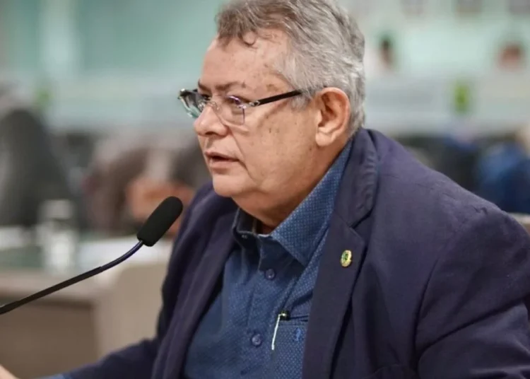 Vereador Pimentel Filho lamenta falta de diálogo do prefeito Bruno Cunha Lima com a Câmara e servidores Vereador Pimentel Filho lamenta falta de diálogo do prefeito Bruno Cunha Lima com a Câmara e servidores