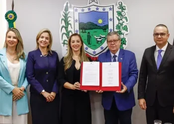 Governo da Paraíba firma acordo de R$ 2,3 bi do Fundef; docentes serão os maiores beneficiados