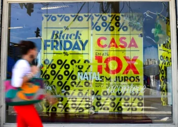 Operação autua 27 estabelecimentos por irregularidades durante a Black Friday, em João Pessoa e Campina Grande