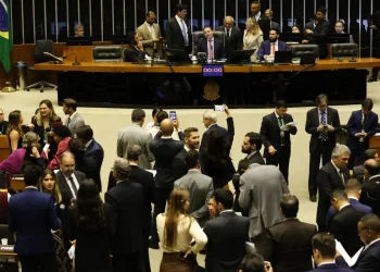 Câmara aprova redução de benefícios fiscais; projeto vai ao Senado
