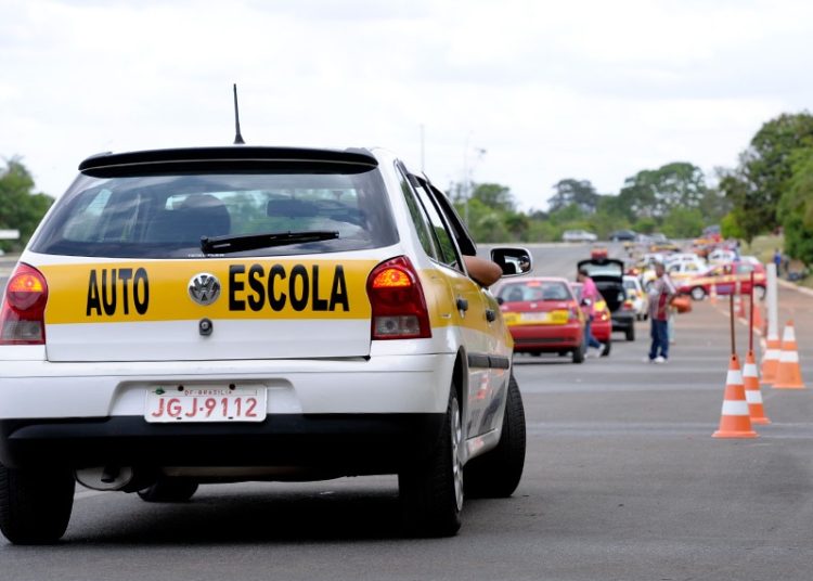 Valores de autoescolas em CG começam a diminuir com novas regras federais; veja preços