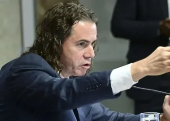 Veneziano liga o sinal de alerta