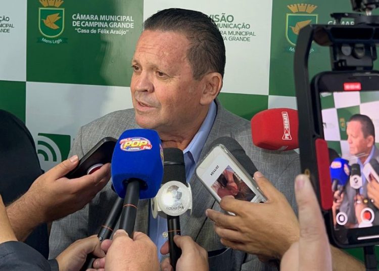 Olimpio lamenta veto de Bruno a emenda que garantia pagamento de subvenções atrasadas a entidades