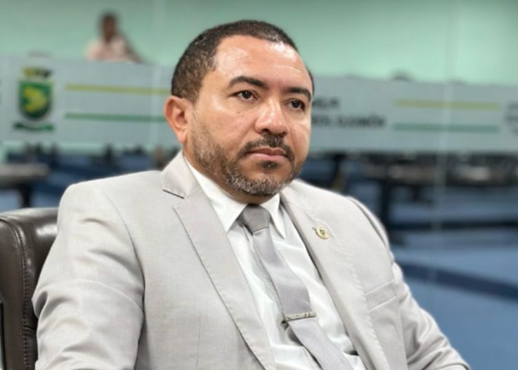 Líder de Bruno diz que é “muito justo”apoio do prefeito a Efraim Filho