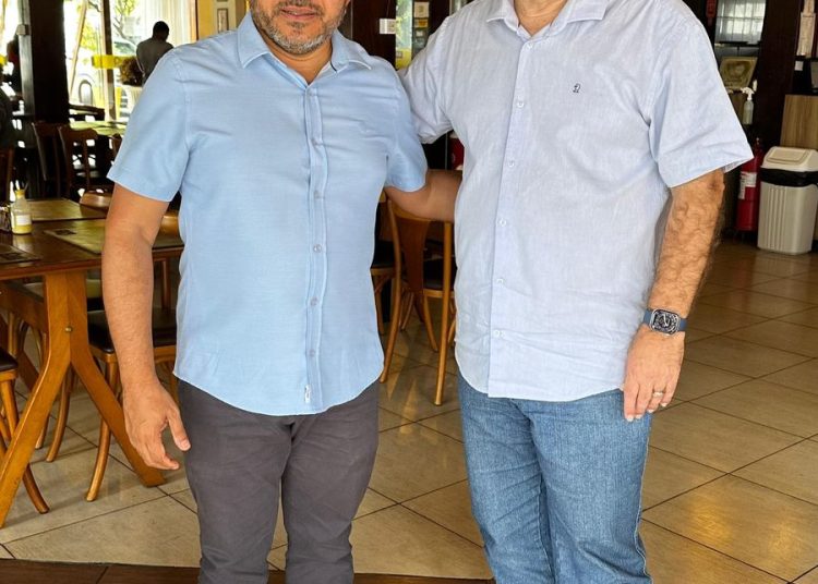 Alexandre recebe convite de Queiroga para ser candidato pelo PL e garante apoio ao ex-ministro para o Senado