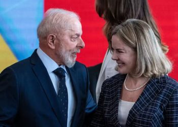 Lula prepara debandada no ministério e pode perder mais de 20 ministros para as urnas