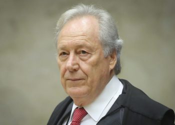 Lama até o pescoço: Governo abandona Lewandowski e diz ignorar contrato