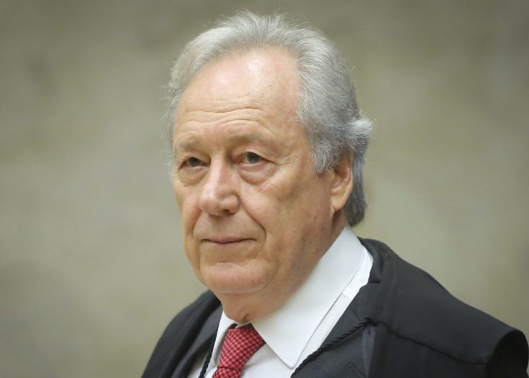 Lama até o pescoço: Governo abandona Lewandowski e diz ignorar contrato
