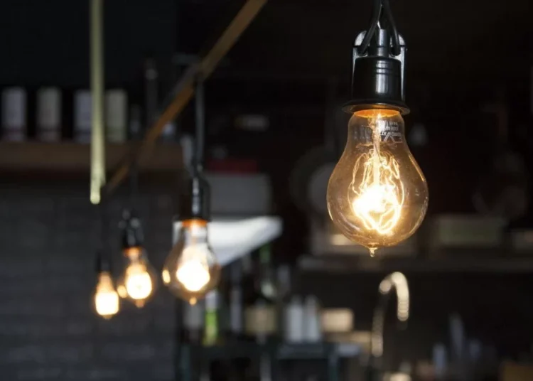ANEEL mantém bandeira tarifária verde em fevereiro e não haverá cobrança extra na conta de luz