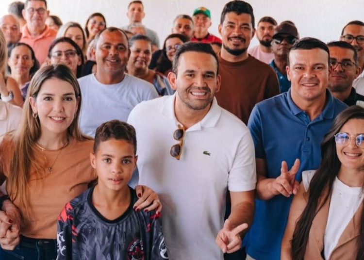 Aliados de Marinaldo Cardoso reagem a aproximação de Jhonny Bezerra com bases políticas em Campina Grande Aliados de Marinaldo Cardoso reagem a aproximação de Jhonny Bezerra com bases políticas em Campina Grande