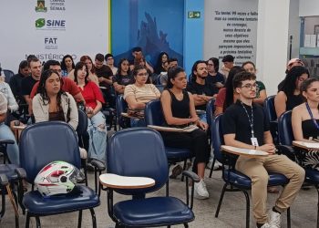 Sine Municipal, por meio de empresas parceiras, oferta vagas para cargos de telemarketing, motorista e jovem aprendiz