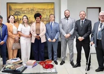 Vereadores da oposição de Campina Grande se reúnem com presidente do TCE em João Pessoa