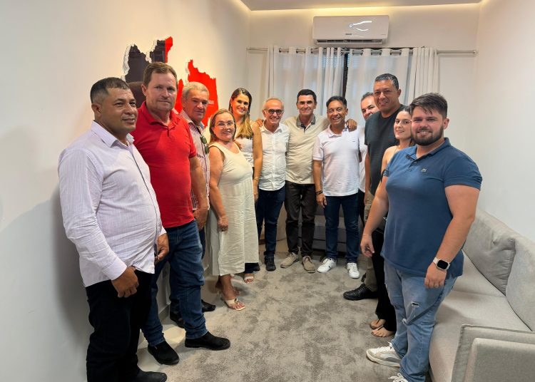 Grupo de oposição de Olivedos/PB fecha apoio a Cícero Lucena após articulação de Fábio Ramalho Grupo de oposição de Olivedos/PB fecha apoio a Cícero Lucena após articulação de Fábio Ramalho