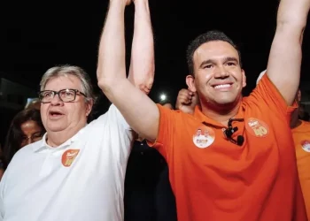 Pelas redes sociais, Dr Jhony Bezerra sinaliza rompimento com a base de João Azevedo