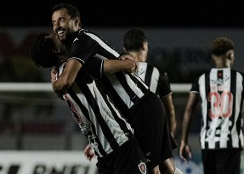 Botafogo-PB recebe Santa Cruz-PE para se aproximar de vaga no quadrangular