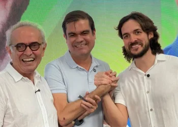 Após aliança, Cícero nomeia aliado de Pedro Cunha Lima na PMJP