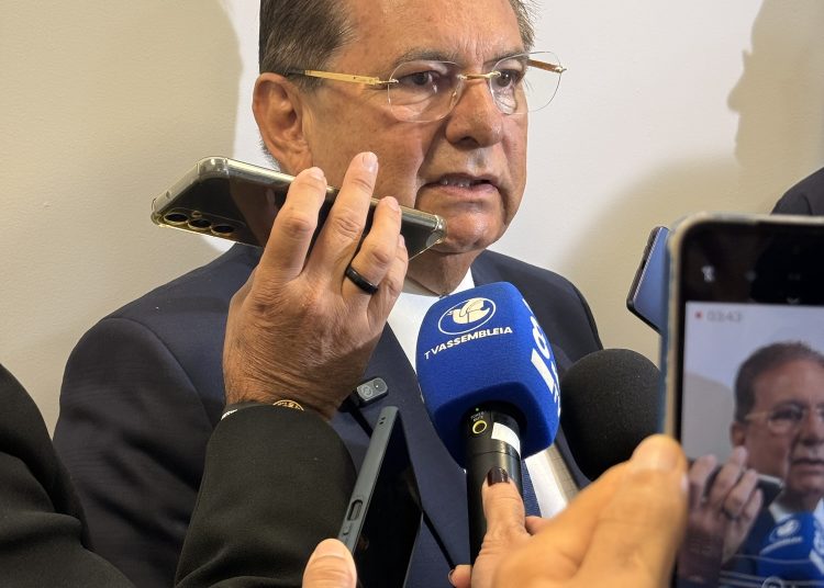 Adriano Galdino afirma que não concorrerá à vaga de conselheiro do TCE-PB